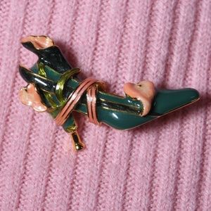 Kenneth J. Lane Shoe Pin